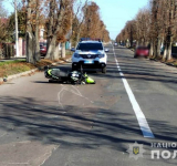 У Малині неповнолітній мотоцикліст здійснив наїзд на велосипедиста: обоє травмовані 