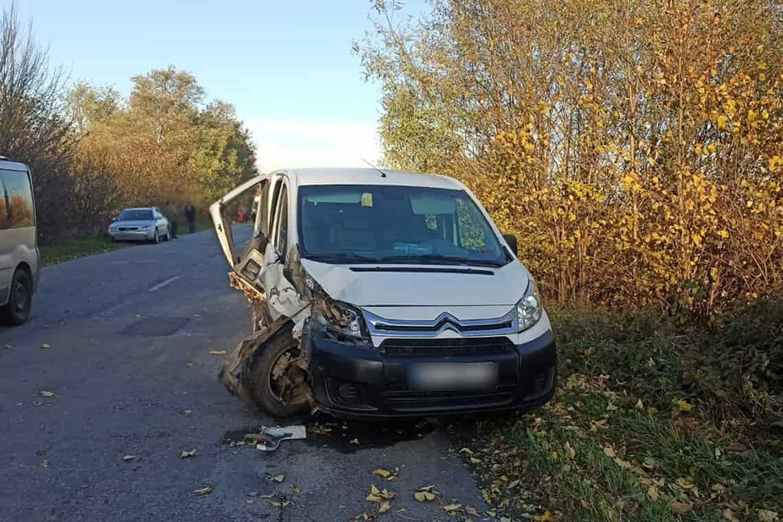 На Житомирщині Citroen зіштовхнувся з підводою: є загиблий та троє травмованих