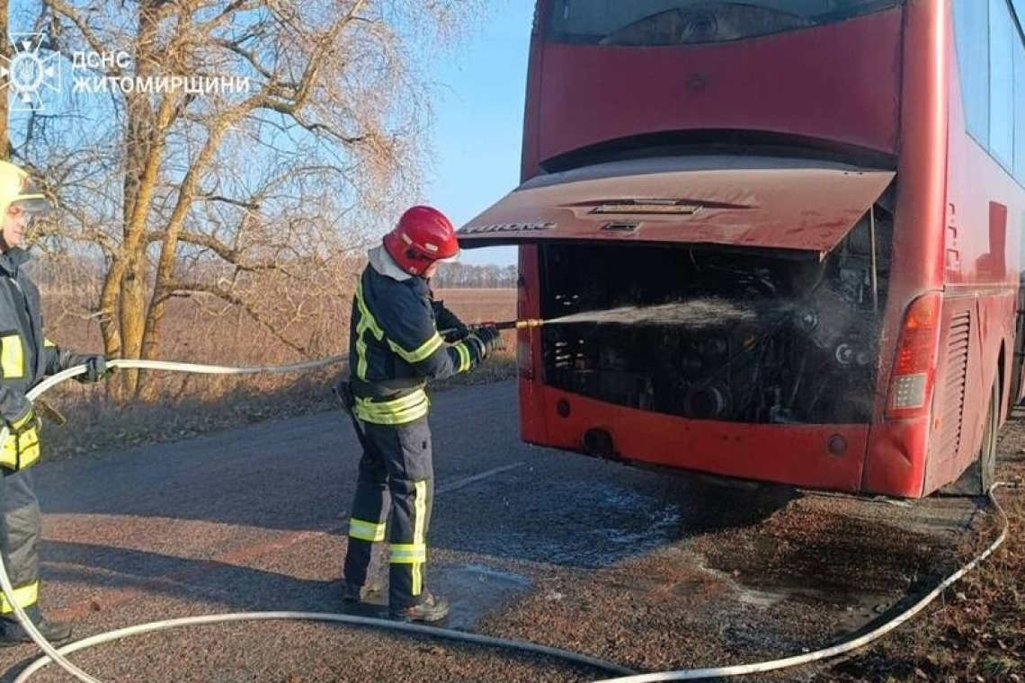 На автодорозі Овруч-Київ загорівся рейсовий автобус: в середині було близько 50 пасажирів