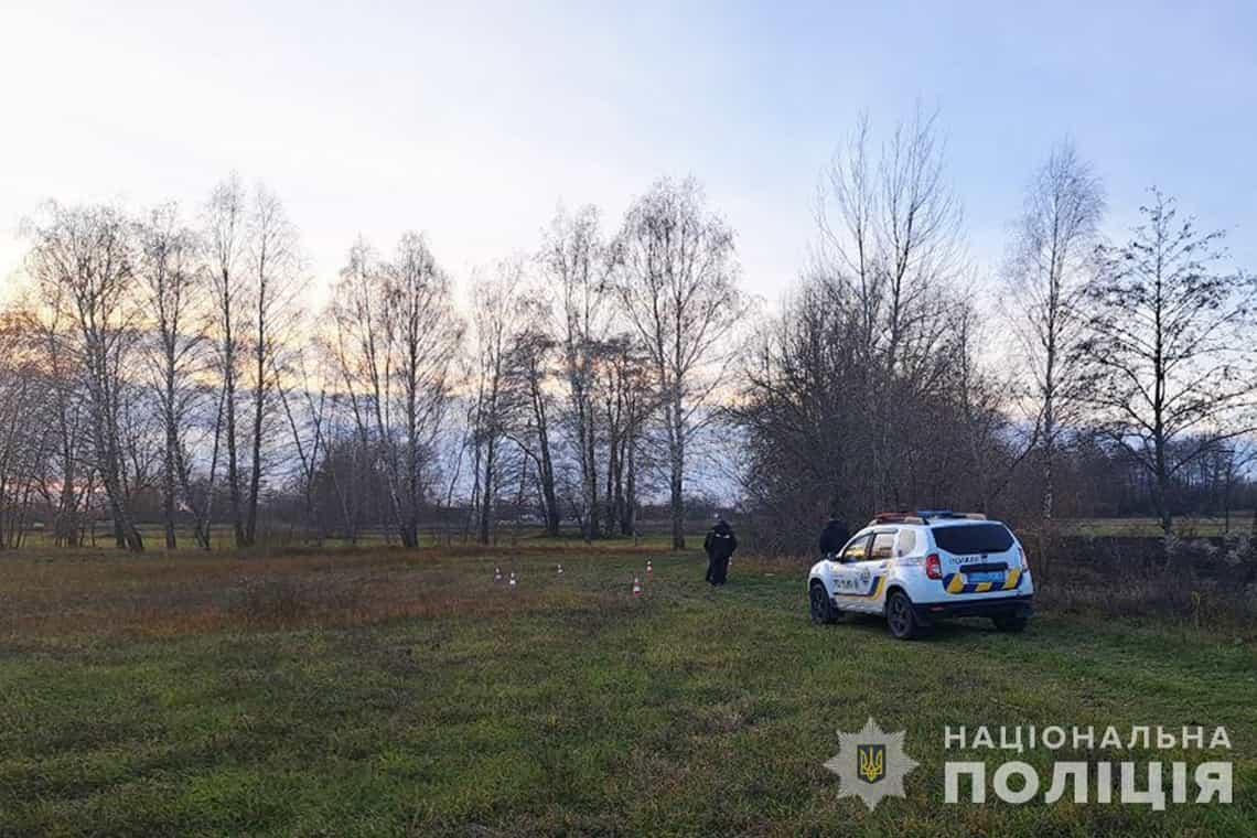 На земельній ділянці в Житомирській області знайшли торбу з вибухівкою