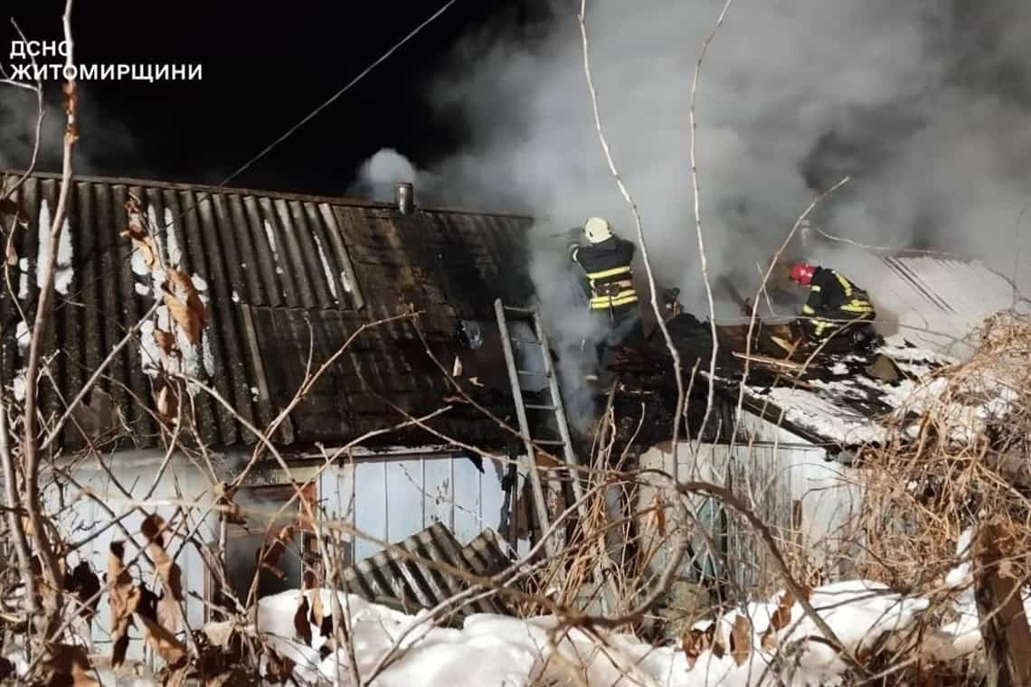 У місті Житомирської області під час ліквідації пожежі виявили тіла трьох людей