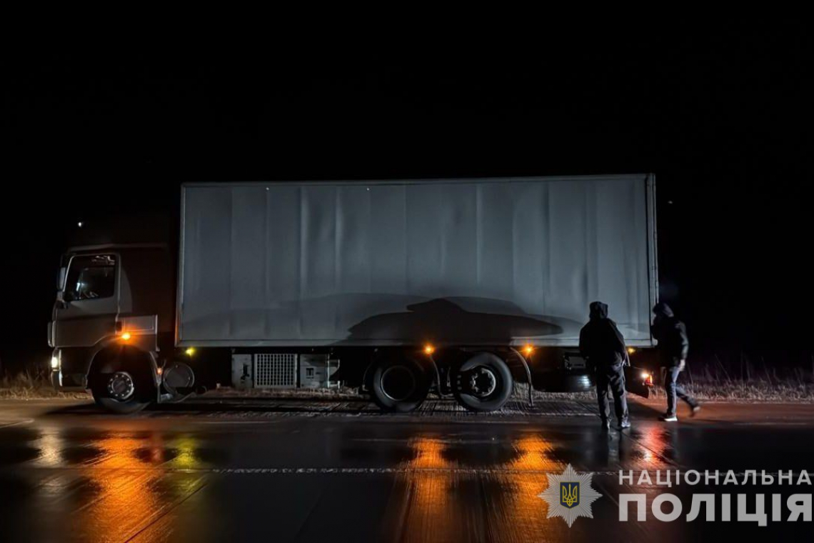 Перекрили канал постачання: на Житомирщині затримали фуру зі спиртом на 2 млн грн