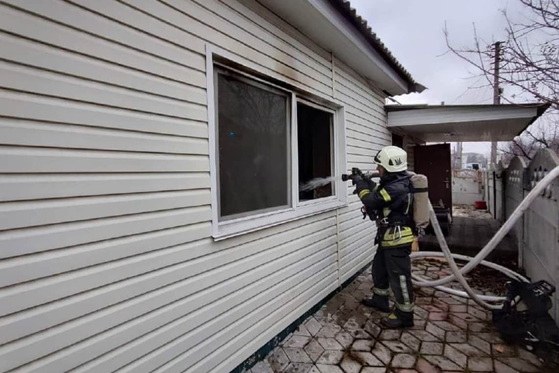 Загинув у власному будинку: в Овручі під час гасіння пожежі виявили тіло чоловіка