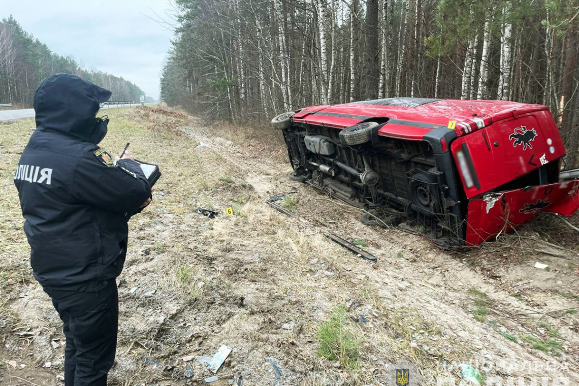 Постраждали п'ятеро пасажирів: що відомо про автопригоду з мікроавтобусом на Коростенщині 