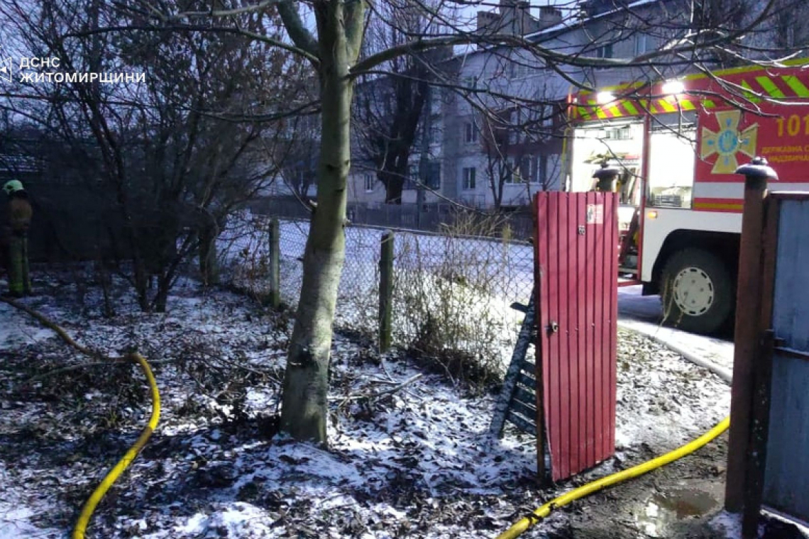 Через замикання в електромережі в Овручі горів будинок