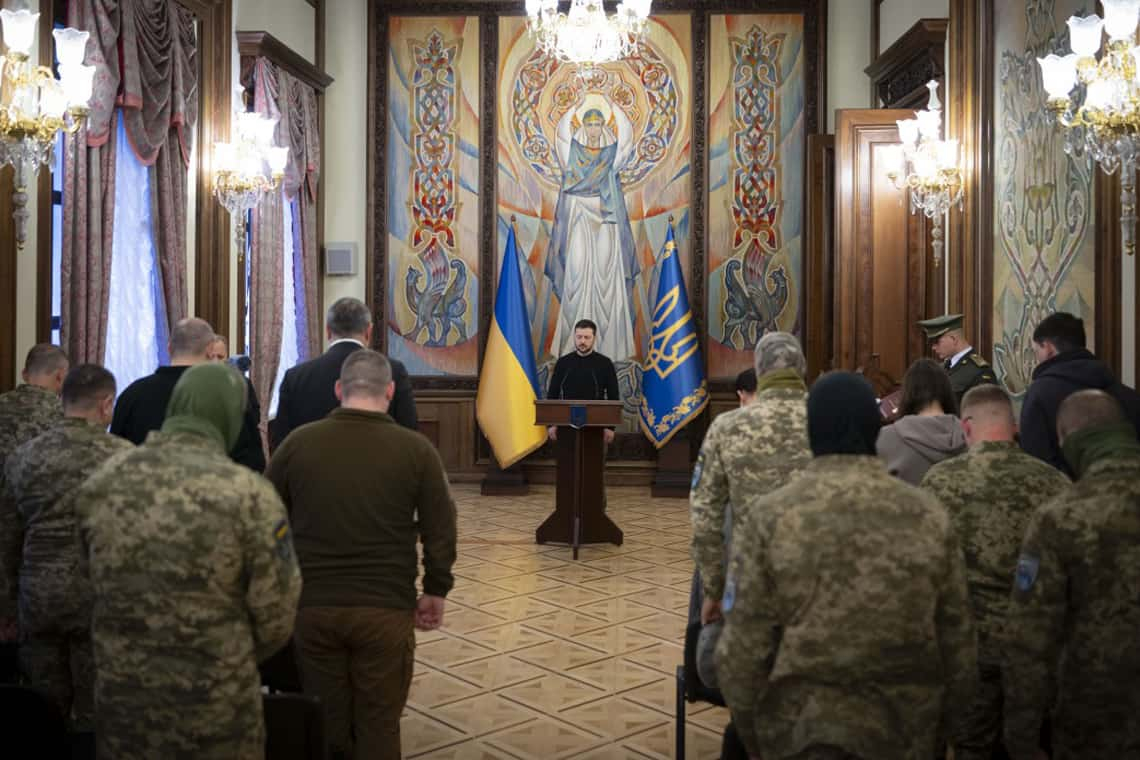 Десантників з Житомирщини за взяття в полон військового КНДР президент нагородив орденами