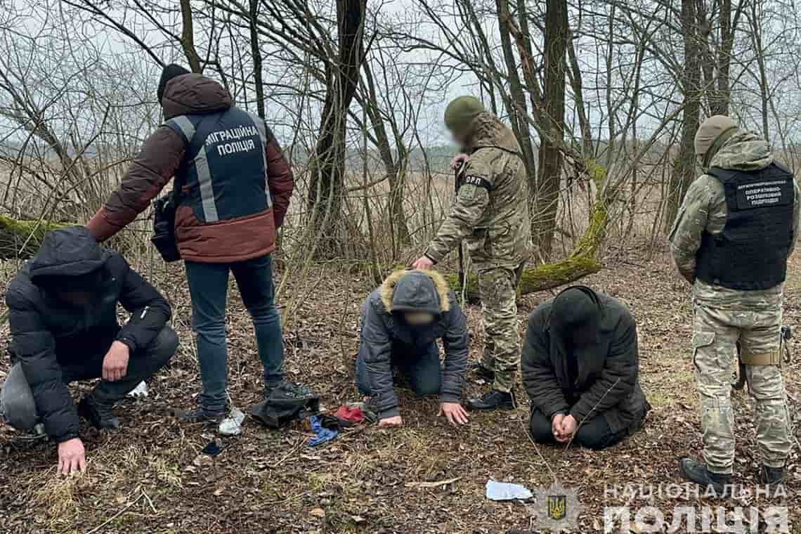 Послуга за 4 тис. доларів - житель Овруччини пропонував військовозобов'язаним перетнути кордон