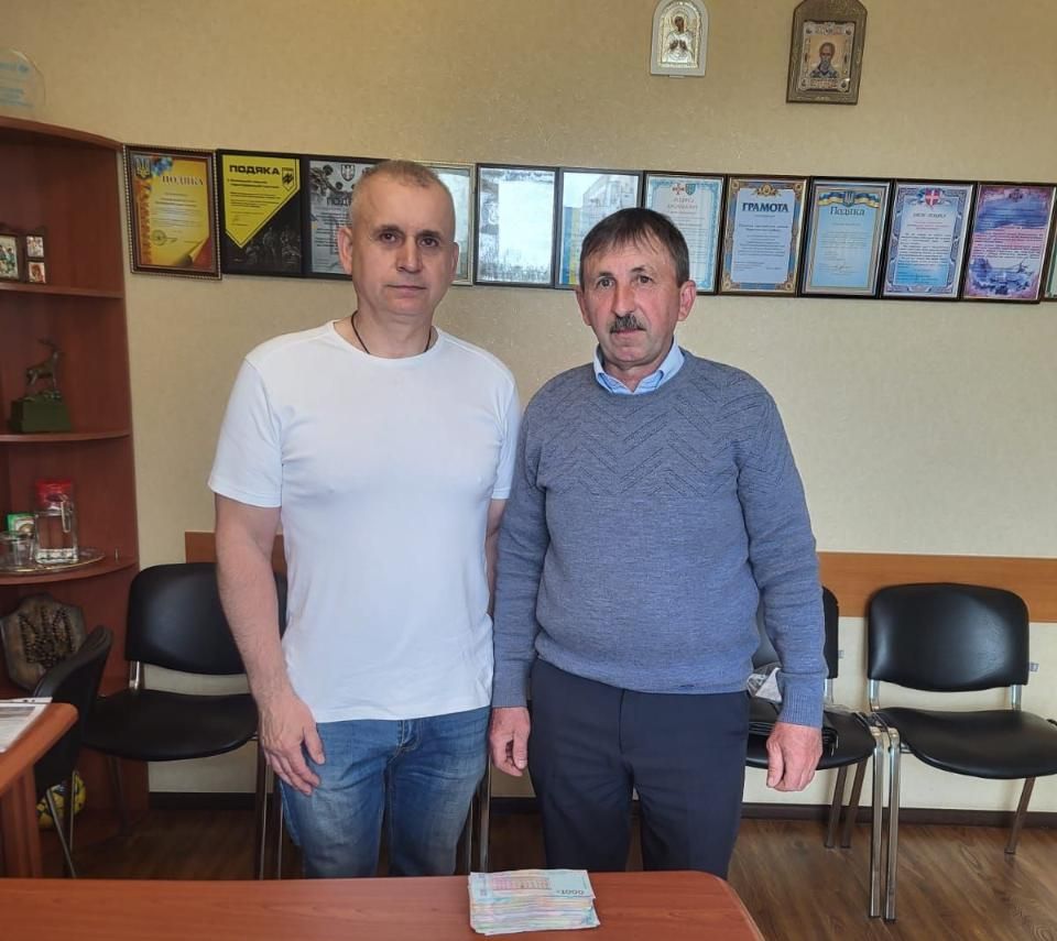 Жителі одного з сіл Олевщини зібрали 40 тис. грн на автомобіль для військового