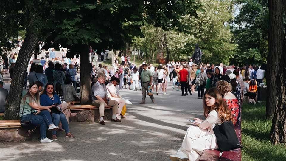 Відкриття «Алеї слави Героїв», волонтерський ярмарок та вальс випускників - Коростень готується до Дня міста