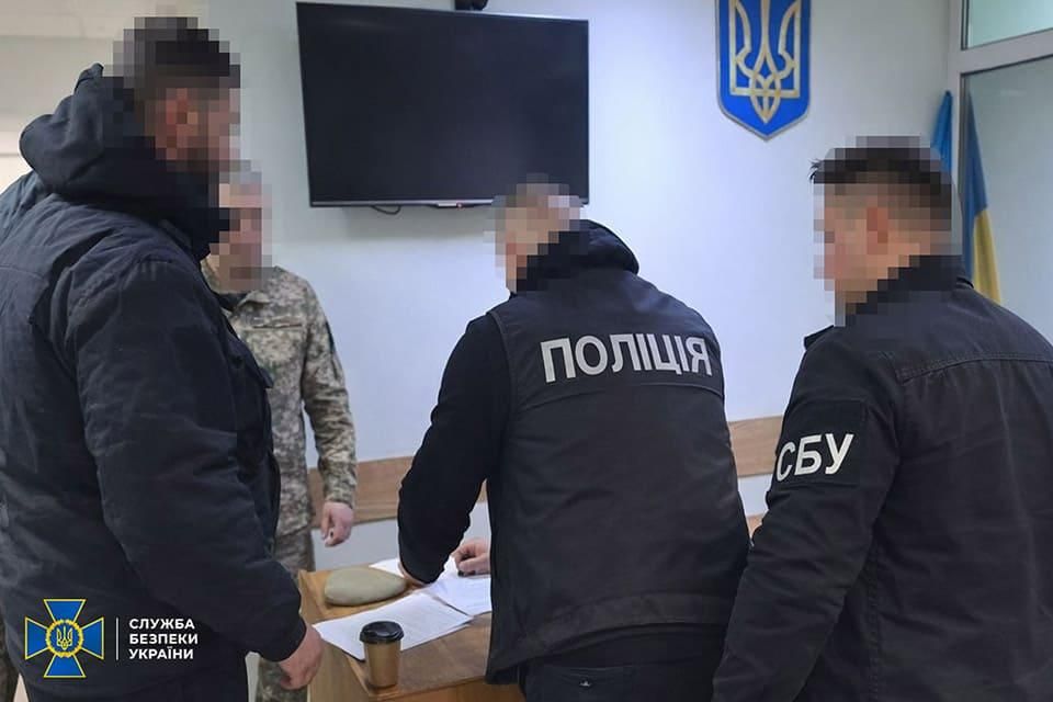 На лаві підсудних опиняться двоє киян, які продали чужу землю за 150 тис. доларів в Овруцькій та Народицькій громадах