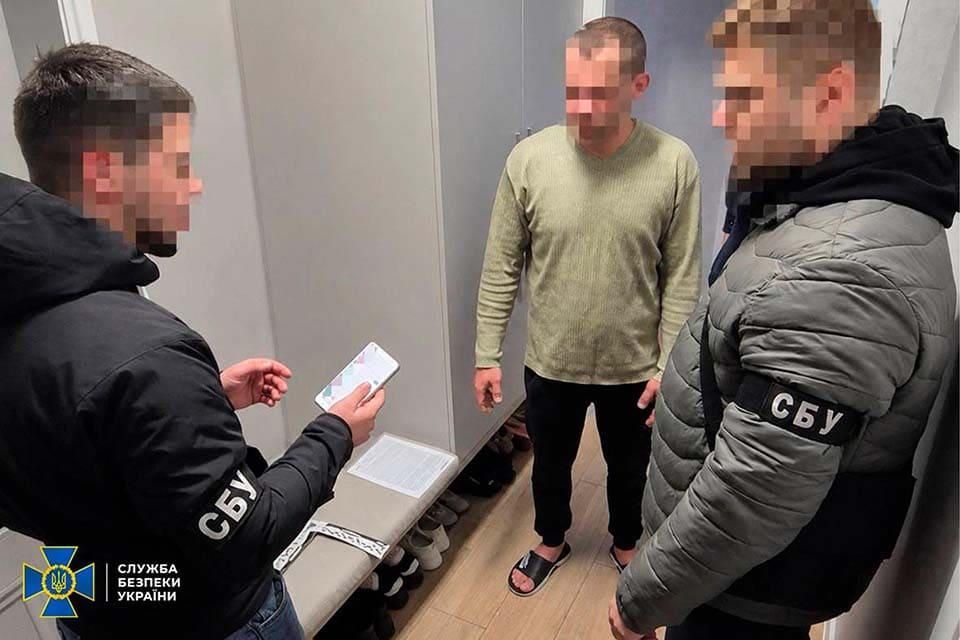 Правоохоронці викрили чоловіка з молодою жінкою, які у соцмережі повідомляли про "точки" вручення повісток на Житомирщині та Рівненщині