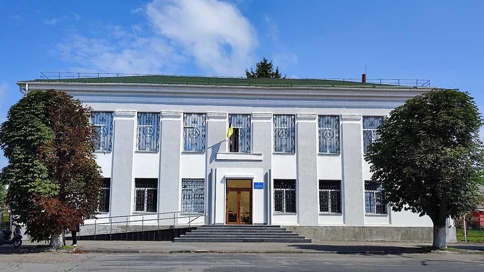 Апеляційний суд зобов’язав адвокатів, які користувалися приміщеннями Малинського райсуду, звільнити кабінети