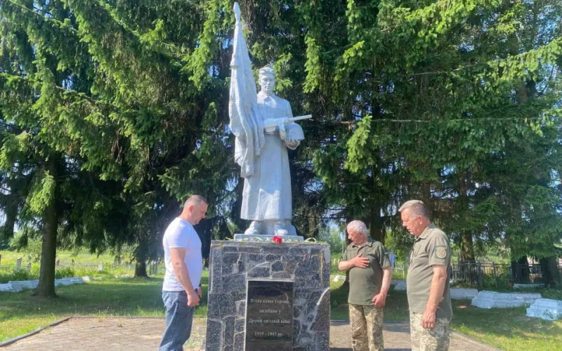 В Овруцькій громаді вшанували жертв Другої світової війни та захисників України