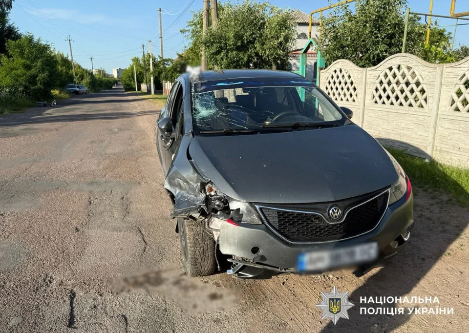 На Сосновського в Коростені водій на Volkswagen виїхав на “зустрічку” та зіштовхнувся з велосипедистом