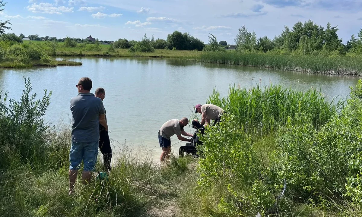 Поліцейські з’ясовують причини загибелі 14-річного хлопця на затопленому кар’єрі на затопленому кар’єрі в селищі Житомирської області
