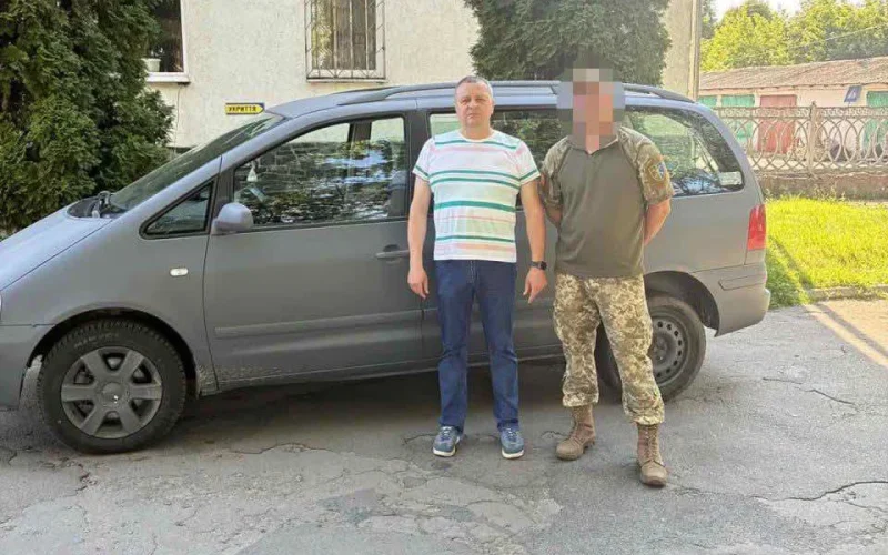 Олевська громада передала військовому авто, яке служитиме на передовій