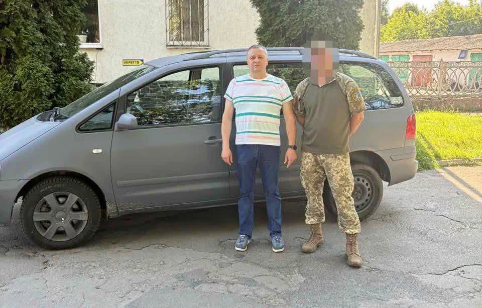 Олевська громада передала військовому авто, яке служитиме на передовій