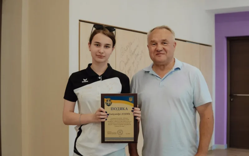 Випускниця з Олевської громади, яка набрала 200 балів під час НМТ з української літератури, отримала подяку