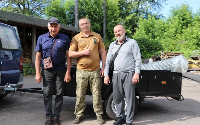 Олевська громада передала для військового 44-ї бригади засоби, необхідні для облаштування та посилення позицій