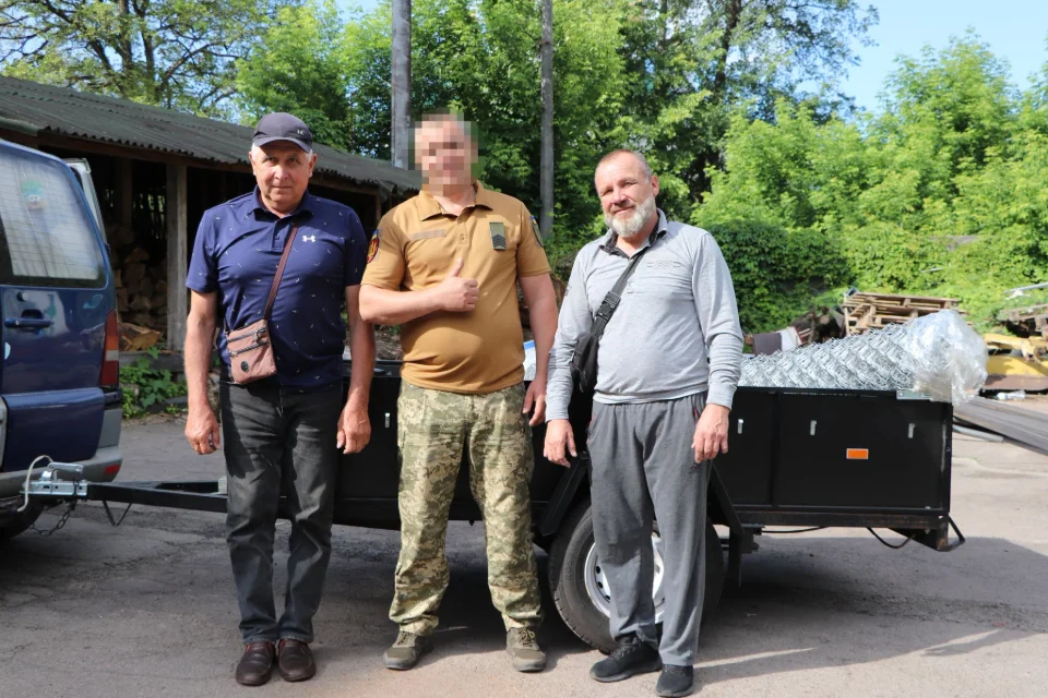 Олевська громада передала для військового 44-ї бригади засоби, необхідні для облаштування та посилення позицій