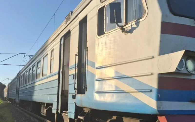 На Житомирщині пасажирський потяг збив чоловіка: пішохід раптово вибіг на залізничні колії