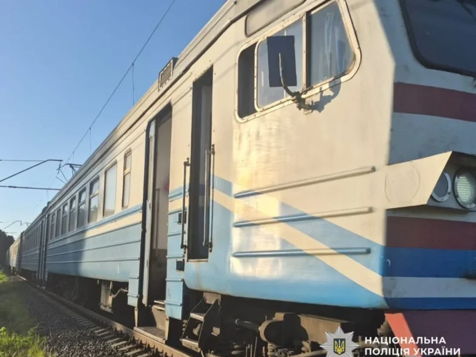 На Житомирщині пасажирський потяг збив чоловіка: пішохід раптово вибіг на залізничні колії