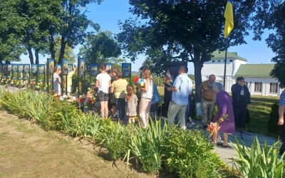 На Алеї пам’яті Словечанської громади відкрили світлини трьох Захисників, які загинули за Україну