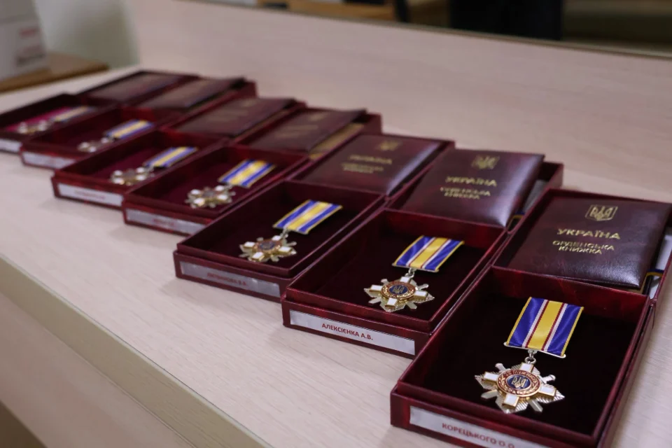 Посмертні нагороди Героям Малинської громади: родинам передали ордени та відзнаки ЗСУ