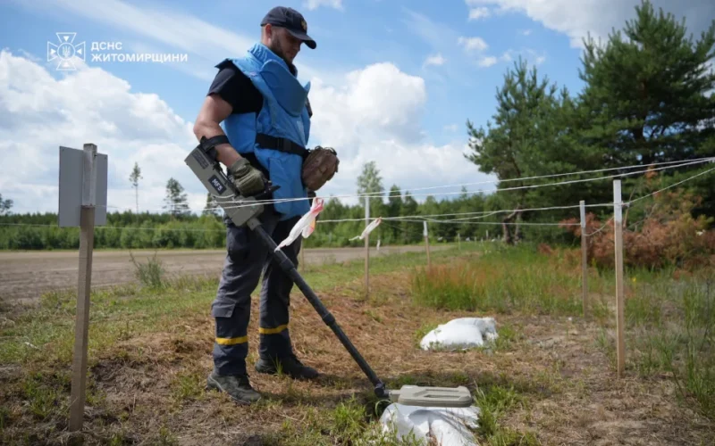 У Малинській громаді сапери обстежують ділянки, які зазнали атаки рф