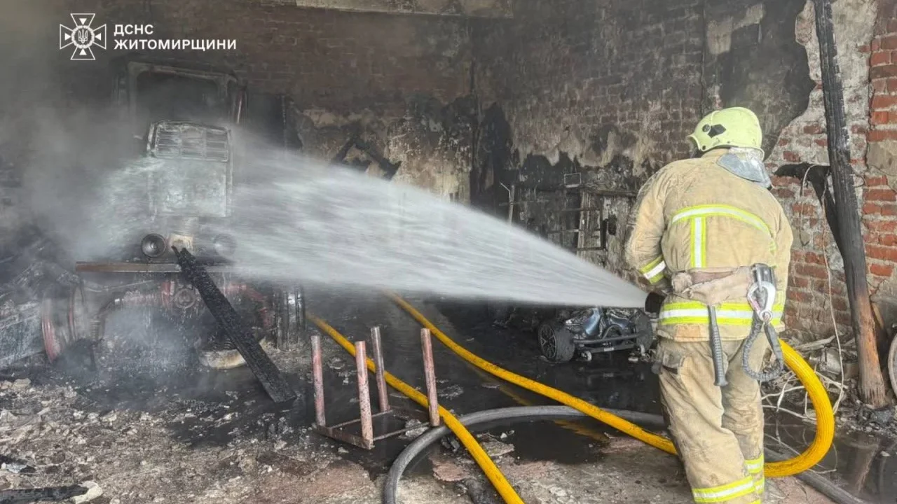 За тиждень рятувальники Житомирщини ліквідували 36 пожеж та врятували чотирьох людей