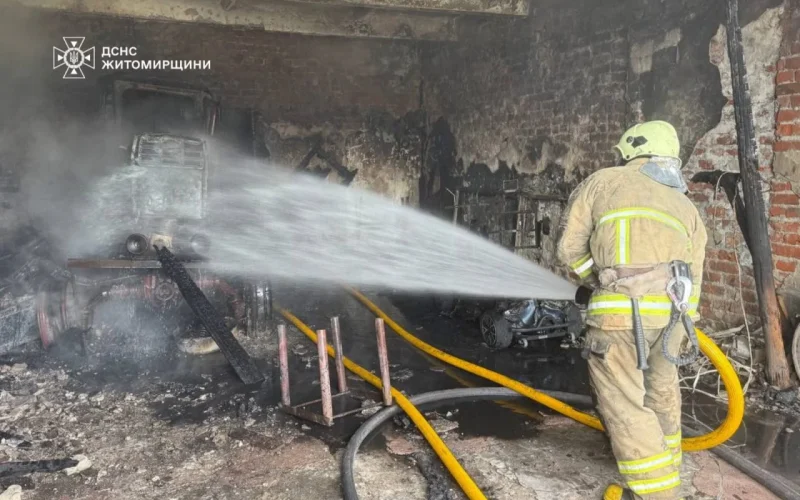 За тиждень рятувальники Житомирщини ліквідували 36 пожеж та врятували чотирьох людей