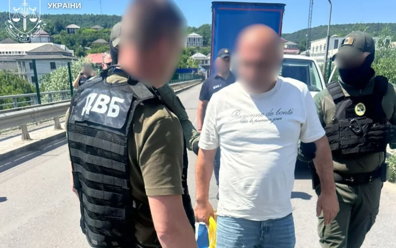 Переховувався кілька років: до Житомирщини екстрадували підозрюваного у незаконному обігу спирту