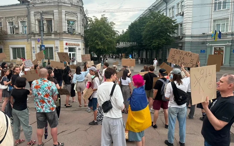 У Житомирі четвертий день поспіль триває акція проти відставки міністра оборони Михайла Федорова