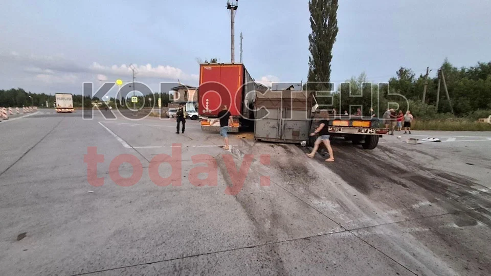 У поліції розповіли подробиці ДТП за участі двох вантажівок неподалік Коростеня