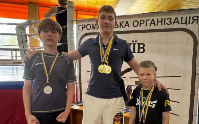 Спортсмени з Коростеня здобули чотири нагороди на турнірі з кікбоксингу в Києві