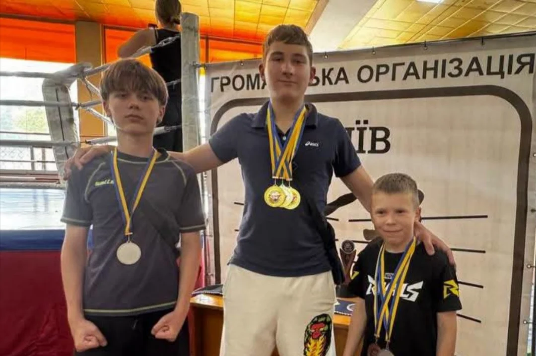 Спортсмени з Коростеня здобули чотири нагороди на турнірі з кікбоксингу в Києві