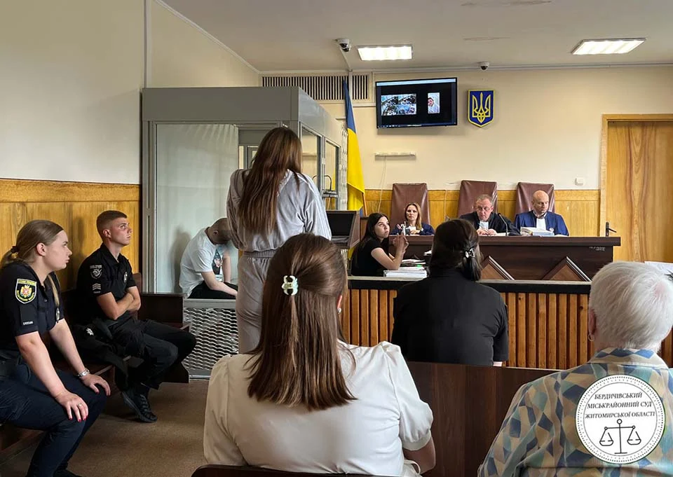 За $200 погодилися підпалити релейну шафу залізниці: двох жителів Житомирщини засудили до 15 років тюрми