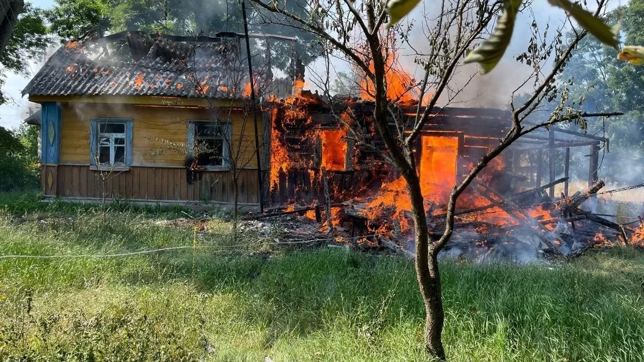 У селі Коростенської громади під час гасіння пожежі рятувальники виявили тіло чоловіка