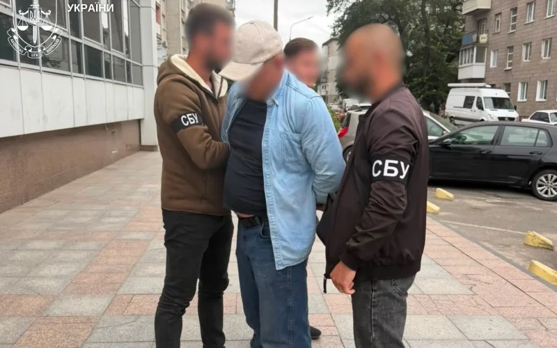 Вимагав понад 300 тис. грн за оформлення інвалідності чоловікові з підтвердженою ВЛК хворобою: на Житомирщині затримали лікаря