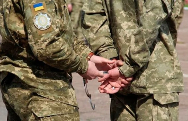 Керівник одного з ТЦК Житомирщини, якого затримали на хабарі, залишив гауптвахту після внесення застави