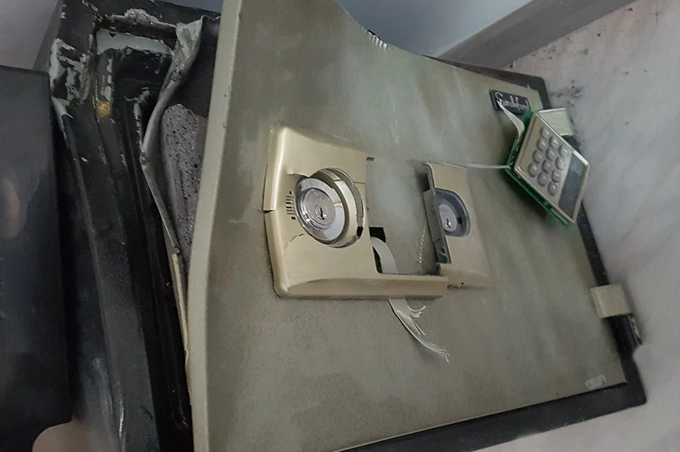 Викрала сейф із понад 330 тис. грн, а документи викинула у водойму: у Малині засудили жінку