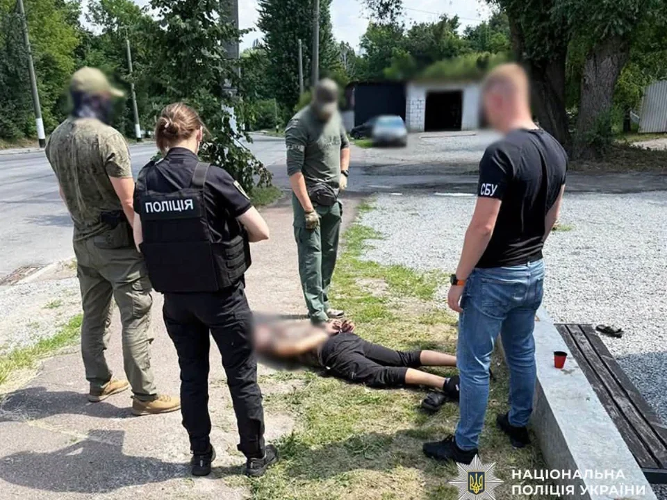 На Житомирщині затримали чоловіка, який торгував боєприпасами: продав мішок із патронами та гранати