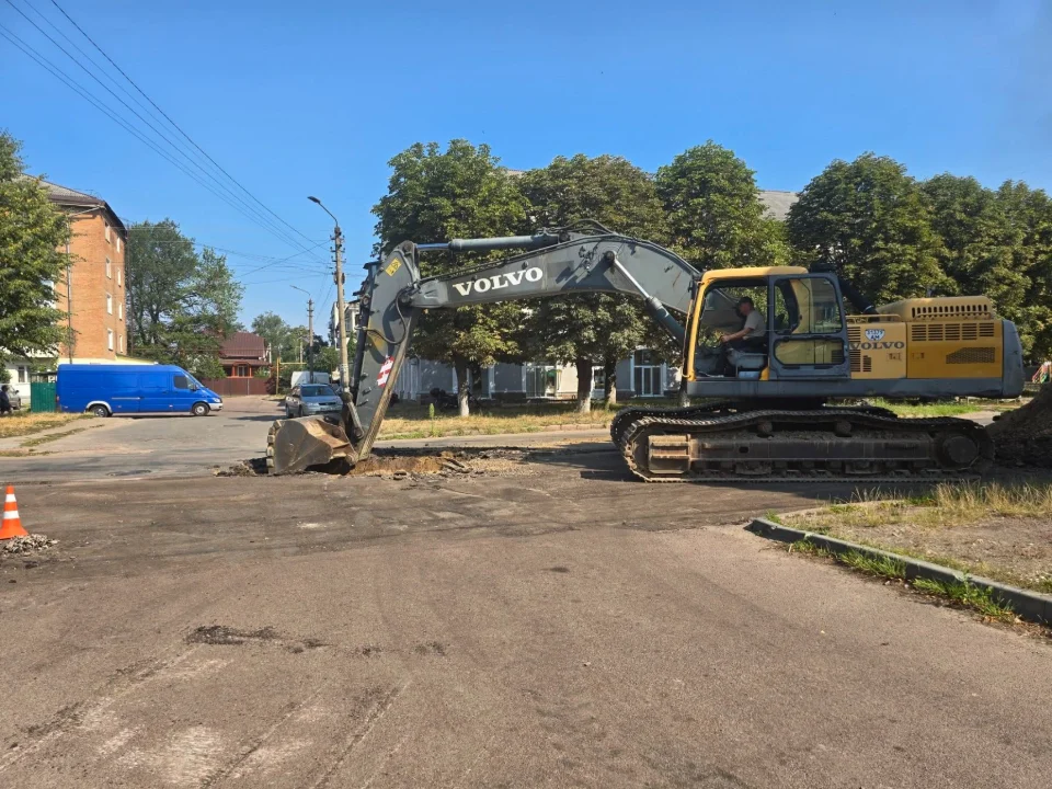 На ділянці дороги по вулиці Грушевського у Коростені проведуть ремонтні роботи: замінюватимуть колектор