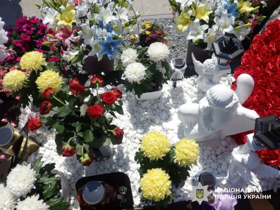 На Житомирщині пенсіонер викрав іменну лампадку з могили загиблого військового: хотів використати її для побутових потреб