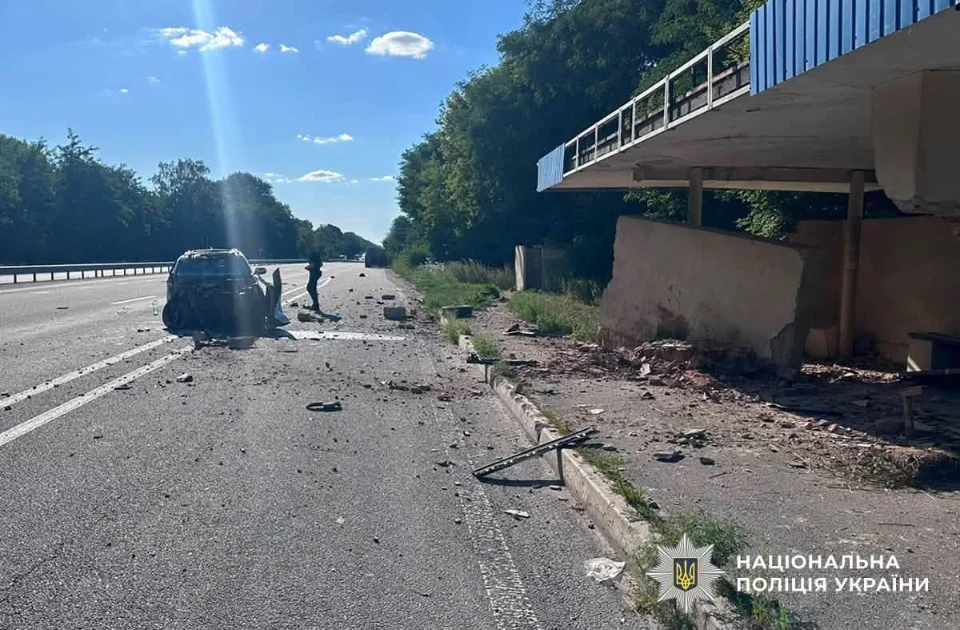 На трасі в Житомирській області житель Львівщини на Kia врізався у громадську зупинку: травмовані четверо