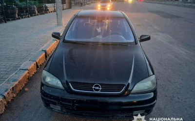 У місті Житомирської області водій на Opel збив двох дівчат: одну госпіталізували