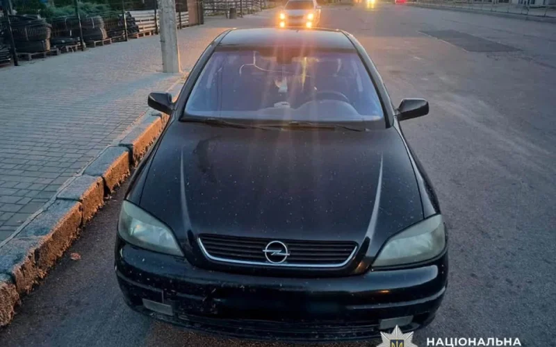 У місті Житомирської області водій на Opel збив двох дівчат: одну госпіталізували