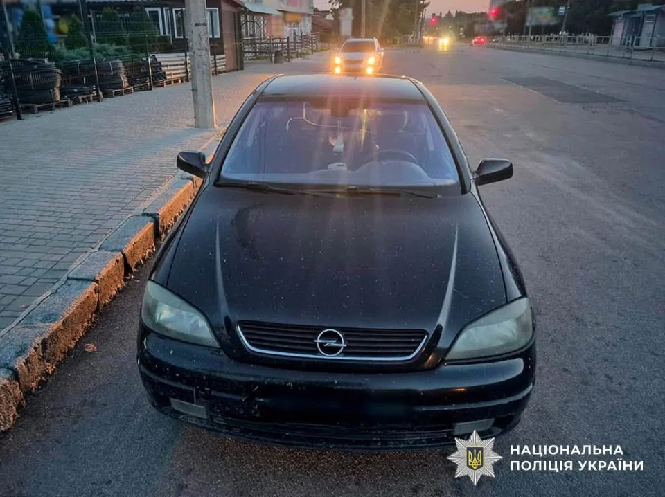У місті Житомирської області водій на Opel збив двох дівчат: одну госпіталізували