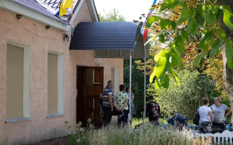Понад 70 заяв на заміну вікон: у селі Коростенської громади триває відновлення після ракетного удару