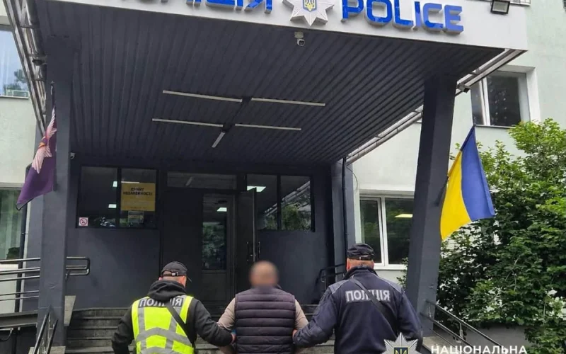 Близько 20 ударів ножем і понад 10 ударів ногами: на Житомирщині судитимуть нападника на колишню